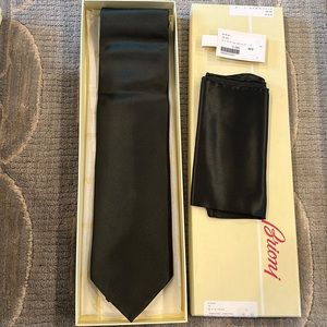 NWT Dark olive green silk tie. With pocket square.